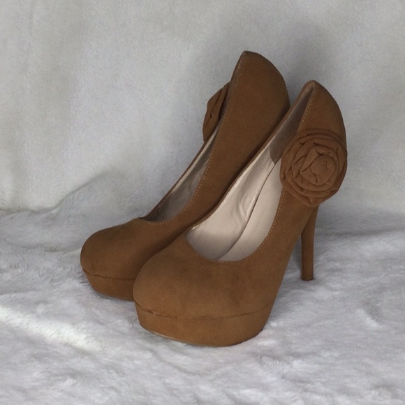 Fabulous Tan Heels size 8.5 - Picture 1 of 3